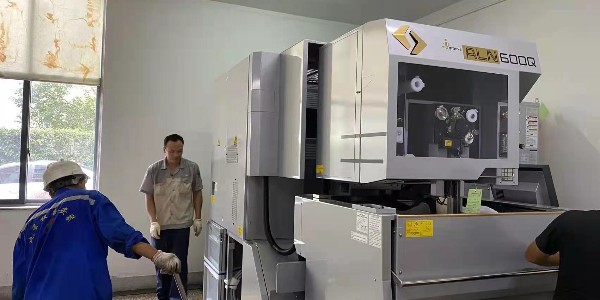 大型工業(yè)設(shè)備搬運(yùn)需要用到哪些設(shè)備？大型吊裝公司為您講解